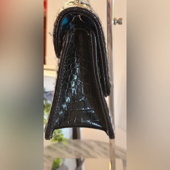 Liz Claiborne Tweed Pattern Shoulder Bag Gold Chains Snap Closure Black White - Picture 11 of 12